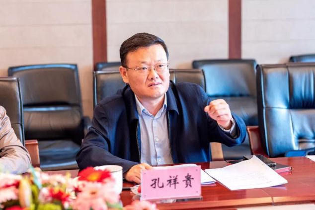 袁志以及领导小组成员,律师代表参加调研座谈